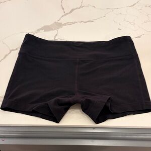 Athleta Chaturanga Shortie Yoga Shorts in black